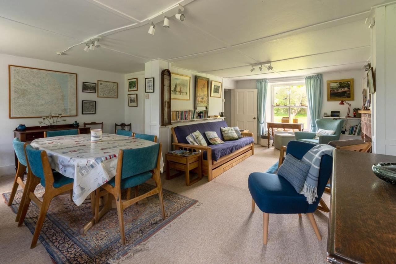 Adorable Two Bed Norfolk Broads Holiday Home - River Views With Moorings & Fishing Stalham Extérieur photo