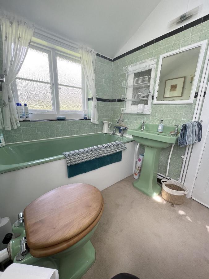 Adorable Two Bed Norfolk Broads Holiday Home - River Views With Moorings & Fishing Stalham Extérieur photo