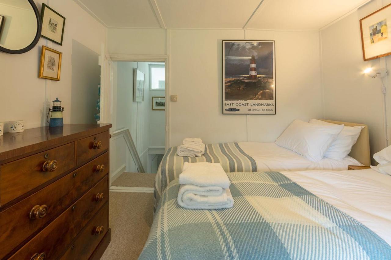 Adorable Two Bed Norfolk Broads Holiday Home - River Views With Moorings & Fishing Stalham Extérieur photo