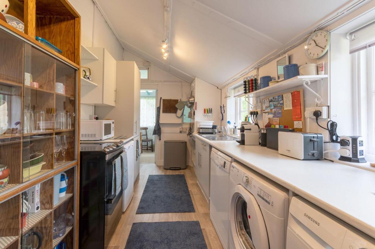 Adorable Two Bed Norfolk Broads Holiday Home - River Views With Moorings & Fishing Stalham Extérieur photo
