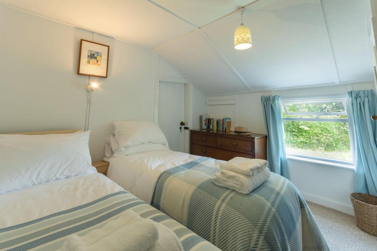 Adorable Two Bed Norfolk Broads Holiday Home - River Views With Moorings & Fishing Stalham Extérieur photo