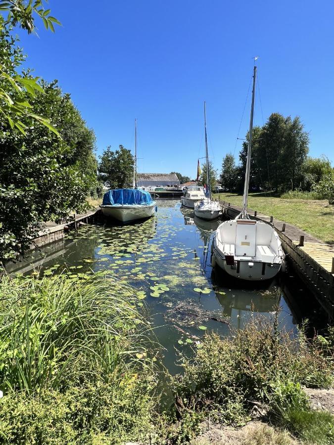 Adorable Two Bed Norfolk Broads Holiday Home - River Views With Moorings & Fishing Stalham Extérieur photo