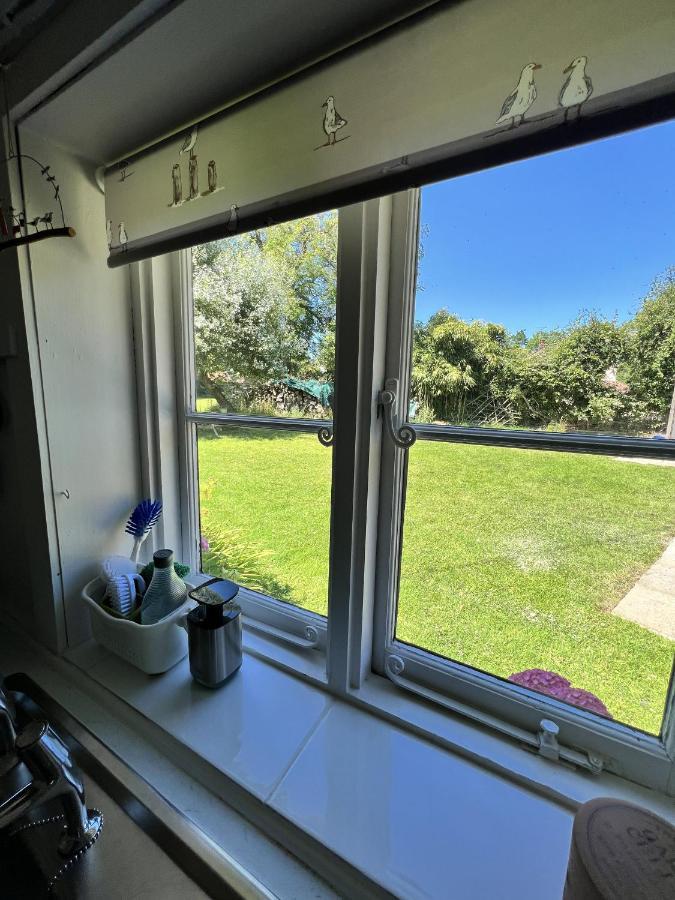 Adorable Two Bed Norfolk Broads Holiday Home - River Views With Moorings & Fishing Stalham Extérieur photo
